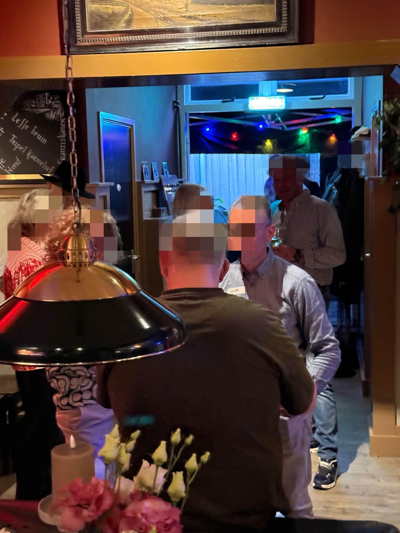 singleparty-bert-van-losser-rtvoost-rtv-oost-dalfsen-datingoost-datingsite-relatiebemiddeling-relatiebemiddelingsbureau-datingoost-dating-oost-kappers-hoonhorst-dalfsen-zwolle-singlesfeestje-singles-singlesavond-singlesfeest-singlescafe-singlecafe-datingsite-oost-nederland-liefde-verliefd-ontmoeten-datingsite-oost-grandcafe-grand-cafe-Kappers-vrijgezel-alleenstaand-40plus-50plus-60plus-bingo-